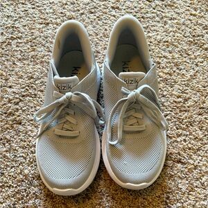 Light gray Kizik sneakers. Women’s size 7.5.